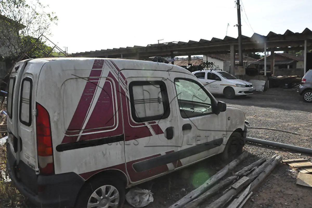 LOTE 001 - RENAULT KGOO RONTANAMB - PLACA OPQ-8658 - ANO 2013 2014