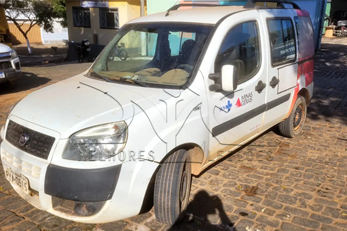 LOTE 009 - FIAT DOBLO ESSENCE 1.8 - ANO 2016 2016