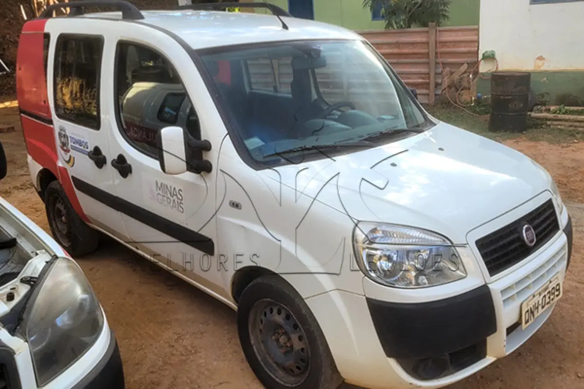 LOTE 011 - FIAT DOBLO ESSENCE 7L E - ANO 2017 2017
