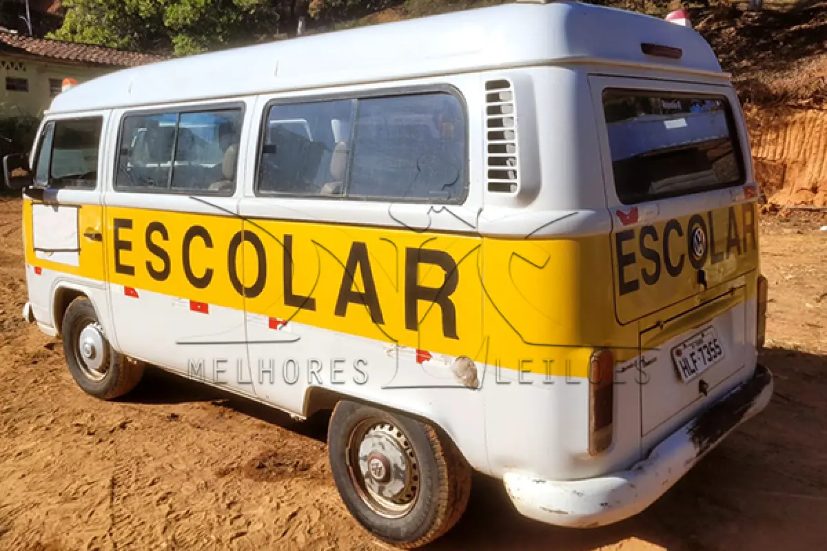 LOTE 006 - VW KOMBI ESCOLAR - ANO 2011 2012