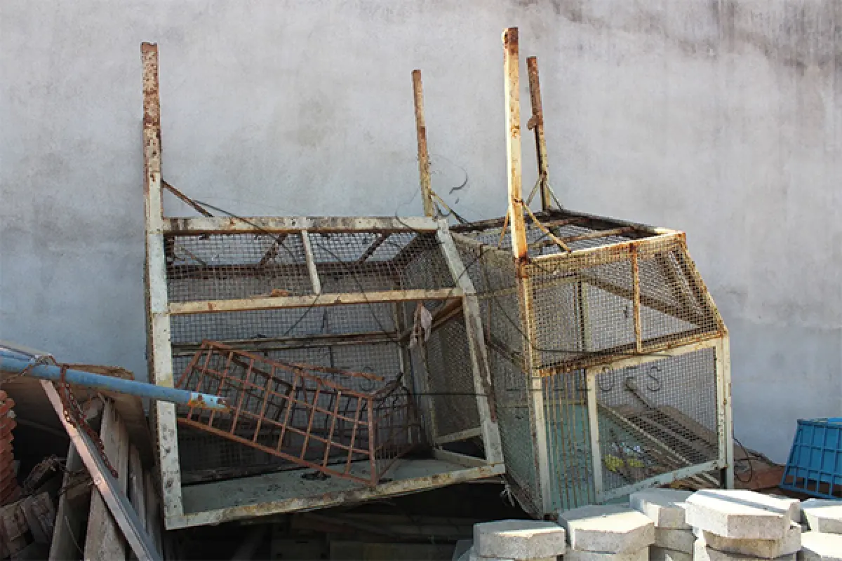 LOTE 017 - SUCATA - TRAVESSAS METÁLICAS - LIXEIRAS METÁLICAS