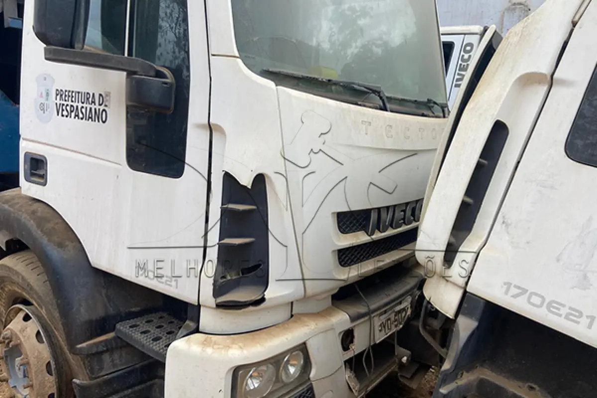 LOTE 017 - IVECO TECTOR 170E21 - ANO 2016 2017 - PLACA PYD-5028