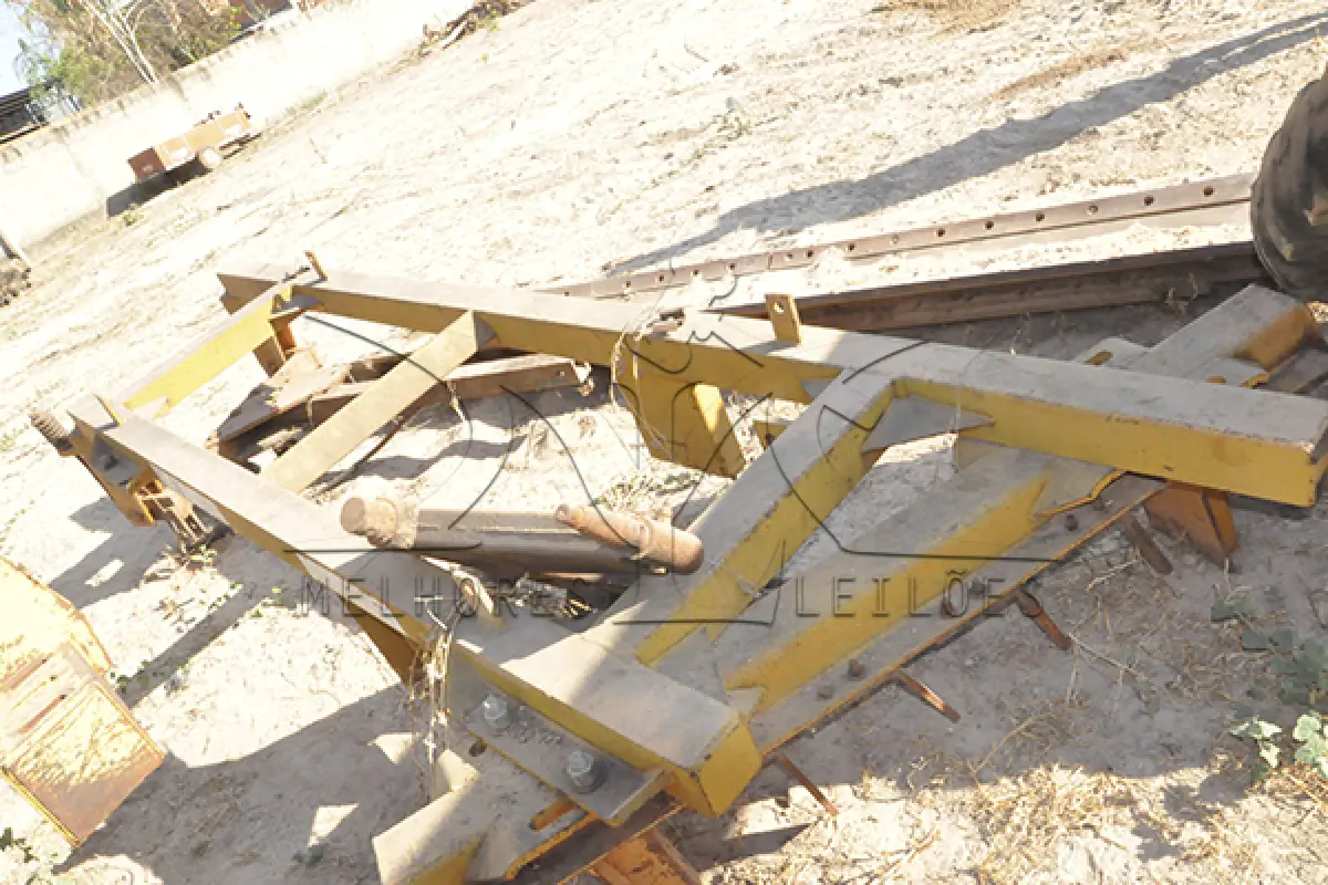 LOTE 045 - SUCATA - GRADE