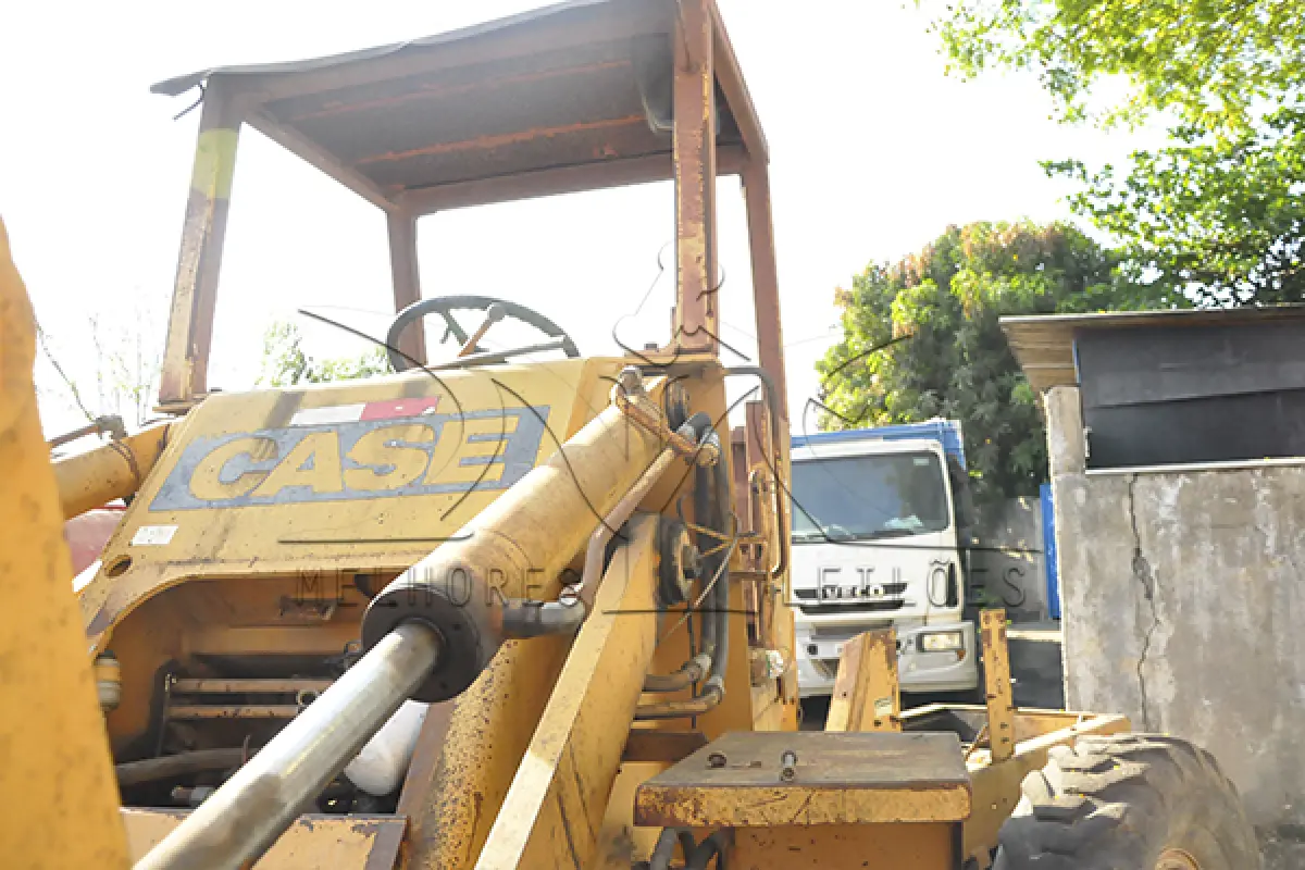 LOTE 022 - SUCATA - MAQUINA CASE W18 - CHASSI IHF0014751