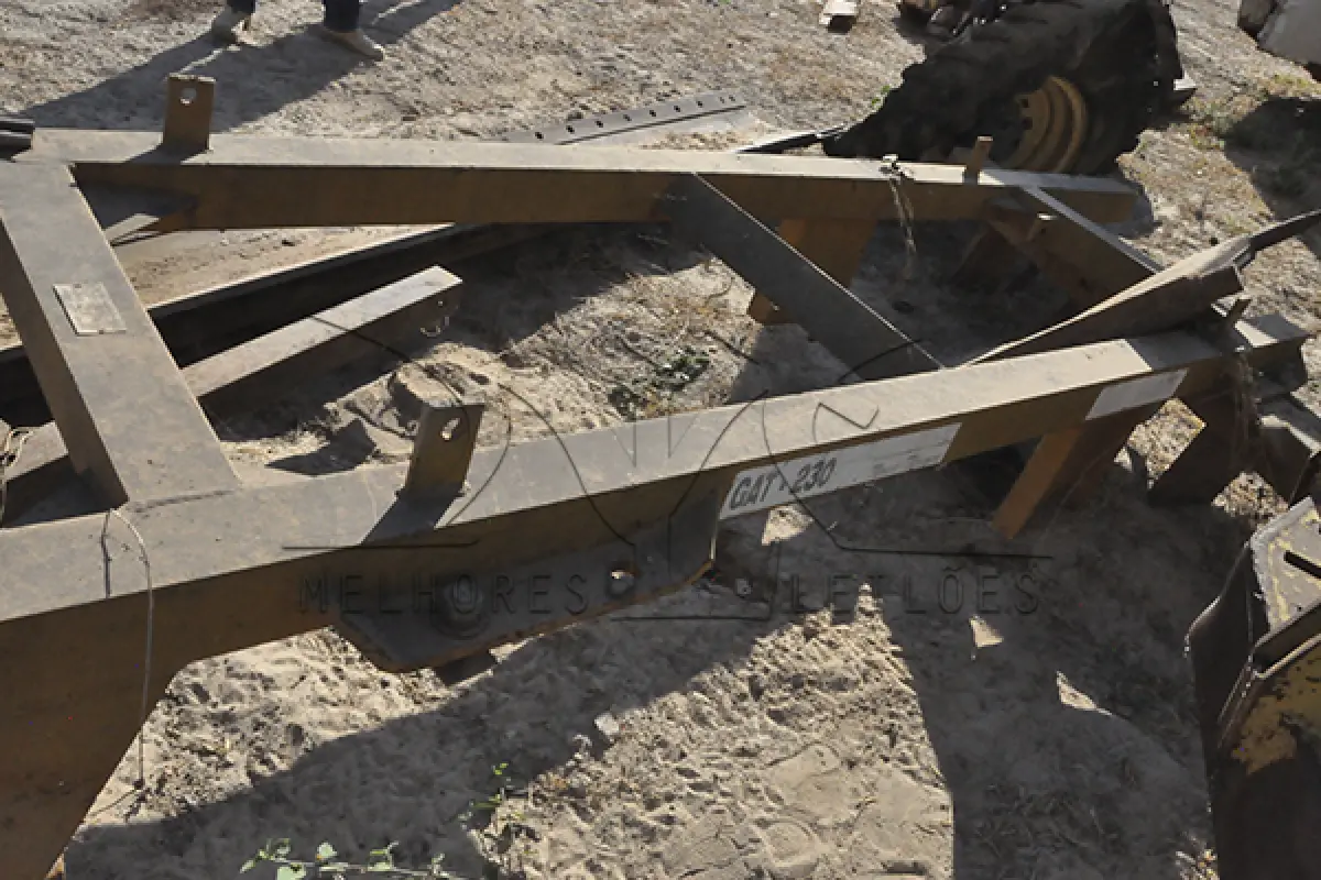 LOTE 045 - SUCATA - GRADE