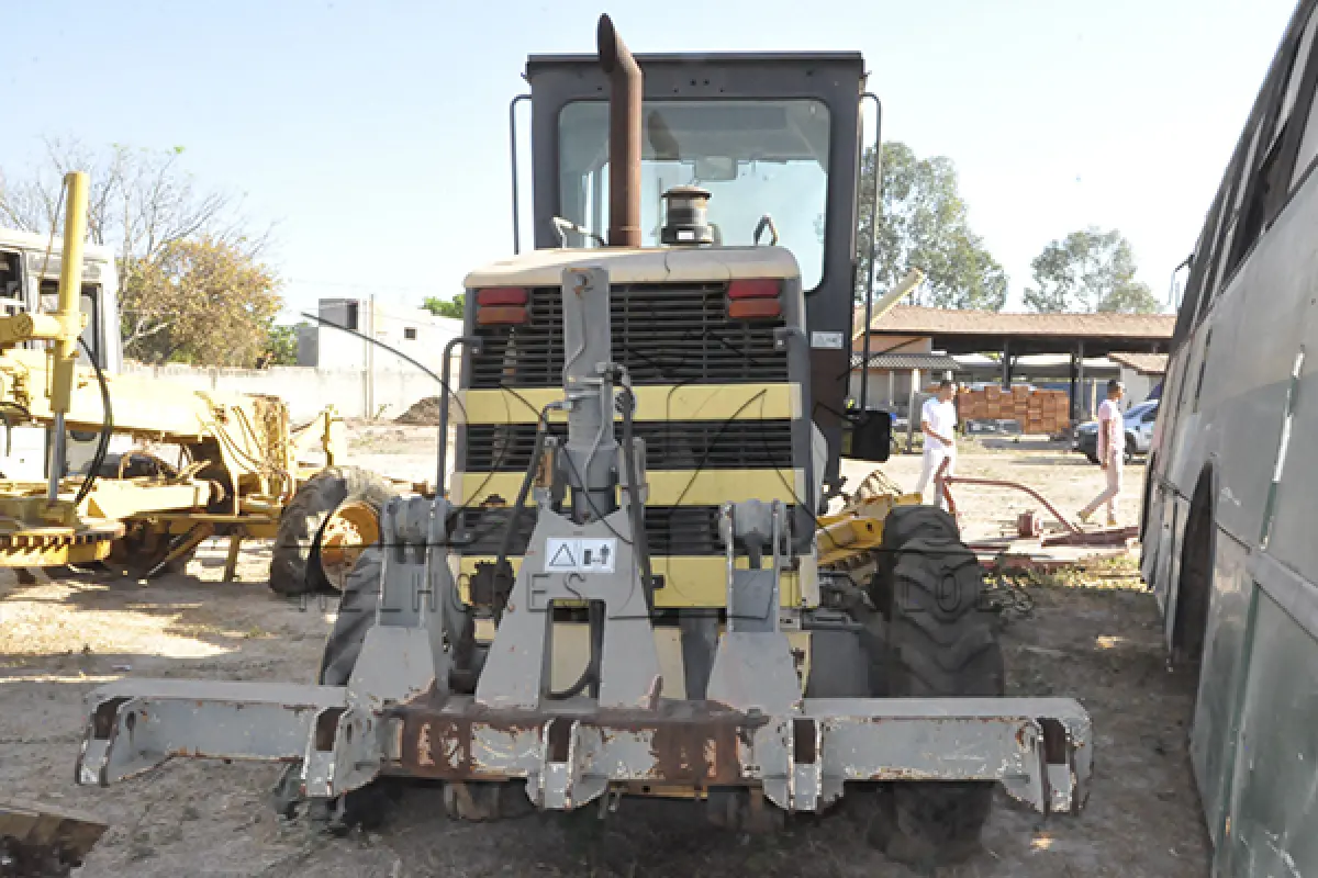 LOTE 043 - SUCATA - PATROL NEW HOLLAND RG1408