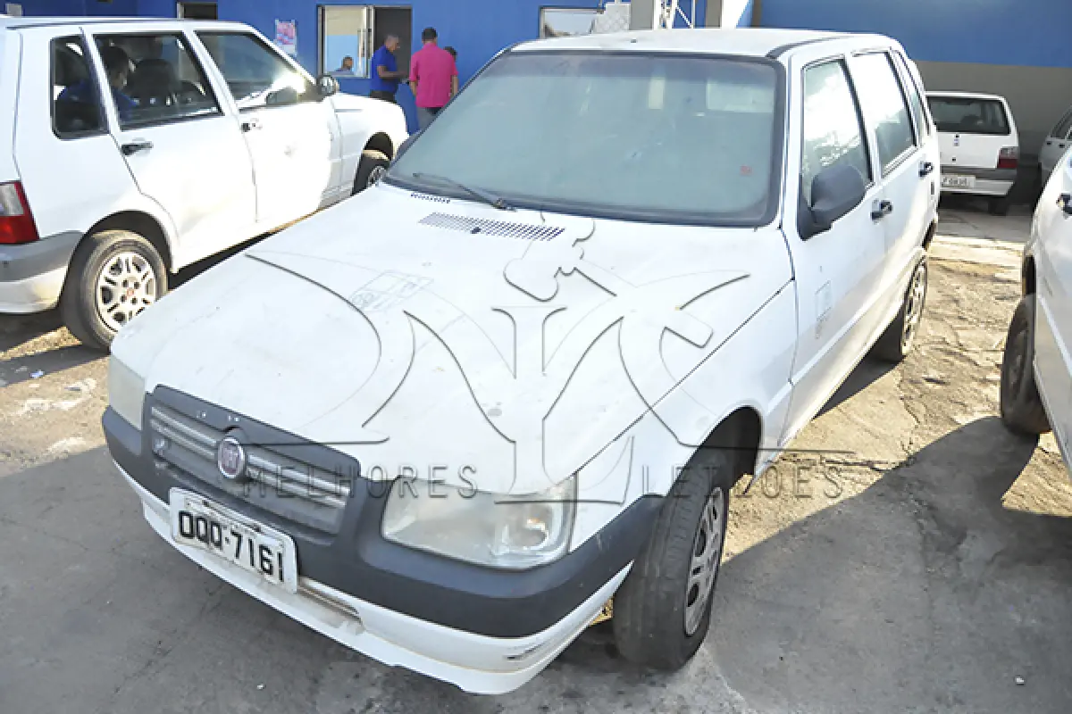 LOTE 001 - FIAT UNO MILLE ECONOMY - ANO 2013 2013 - PLACA OQQ-7161