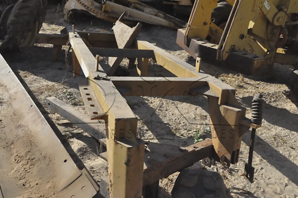 LOTE 045 - SUCATA - GRADE