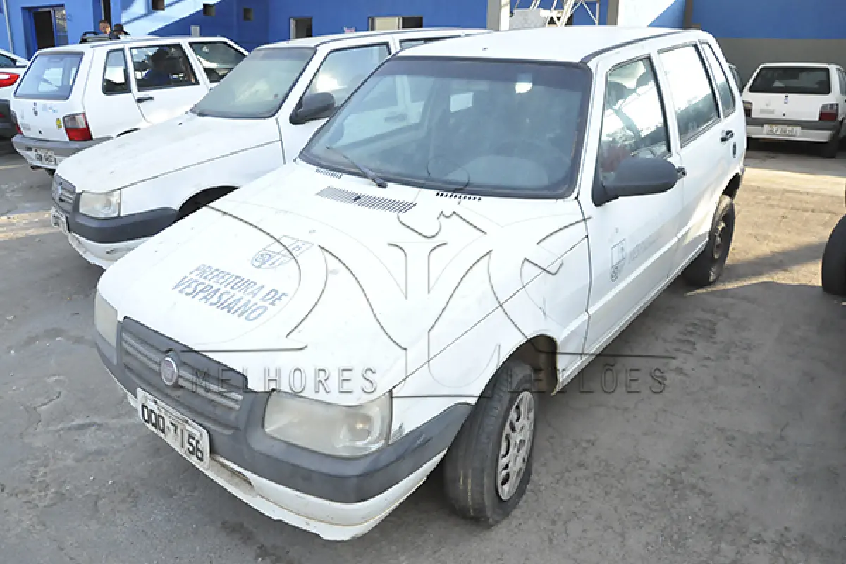 LOTE 002 - FIAT UNO MILLE ECONOMY - ANO 2013 2013 - PLACA OQQ-7156