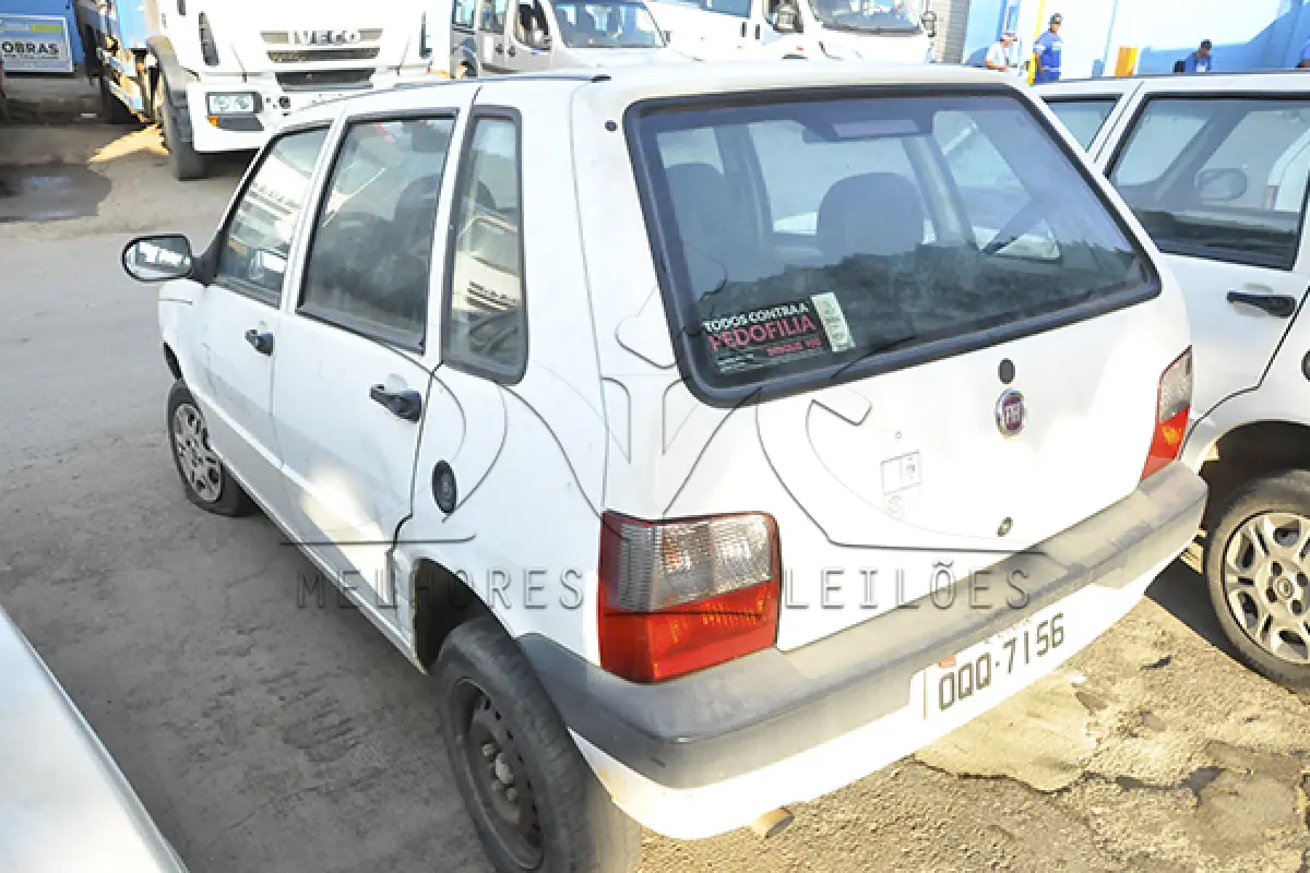 LOTE 002 - FIAT UNO MILLE ECONOMY - ANO 2013 2013 - PLACA OQQ-7156