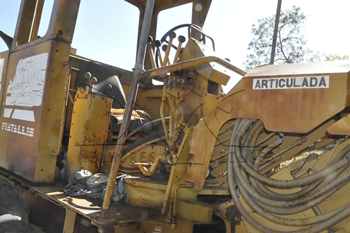 LOTE 011 - MOTONIVELADORA PATROL FIATALLIS - ANO 2000