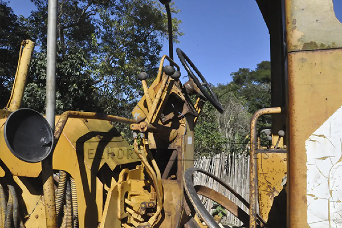 LOTE 011 - MOTONIVELADORA PATROL FIATALLIS - ANO 2000