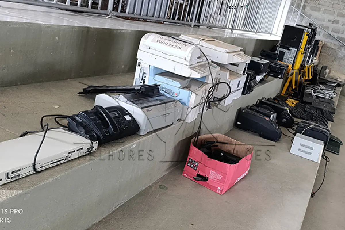 LOTE 013 - SUCATA DE INFORMATICA E ELETRO