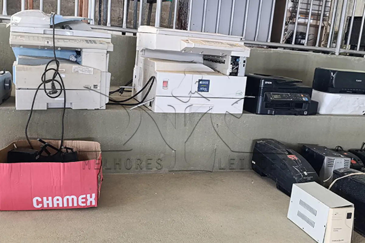 LOTE 013 - SUCATA DE INFORMATICA E ELETRO