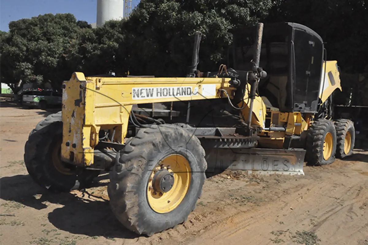 LOTE 042 - PATROL NEW HOLLAND - ANO 2013