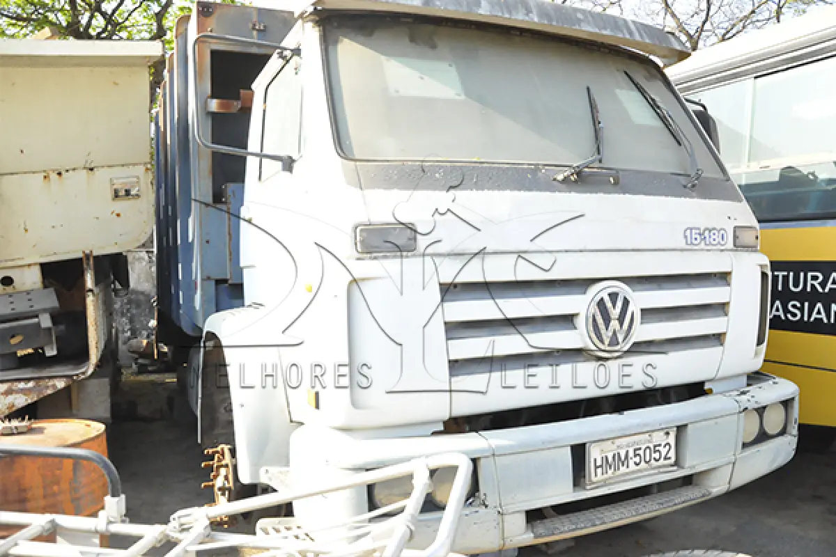 LOTE 018 - VW 15.180 - ANO 2000 2000 - PLACA HMM-5052