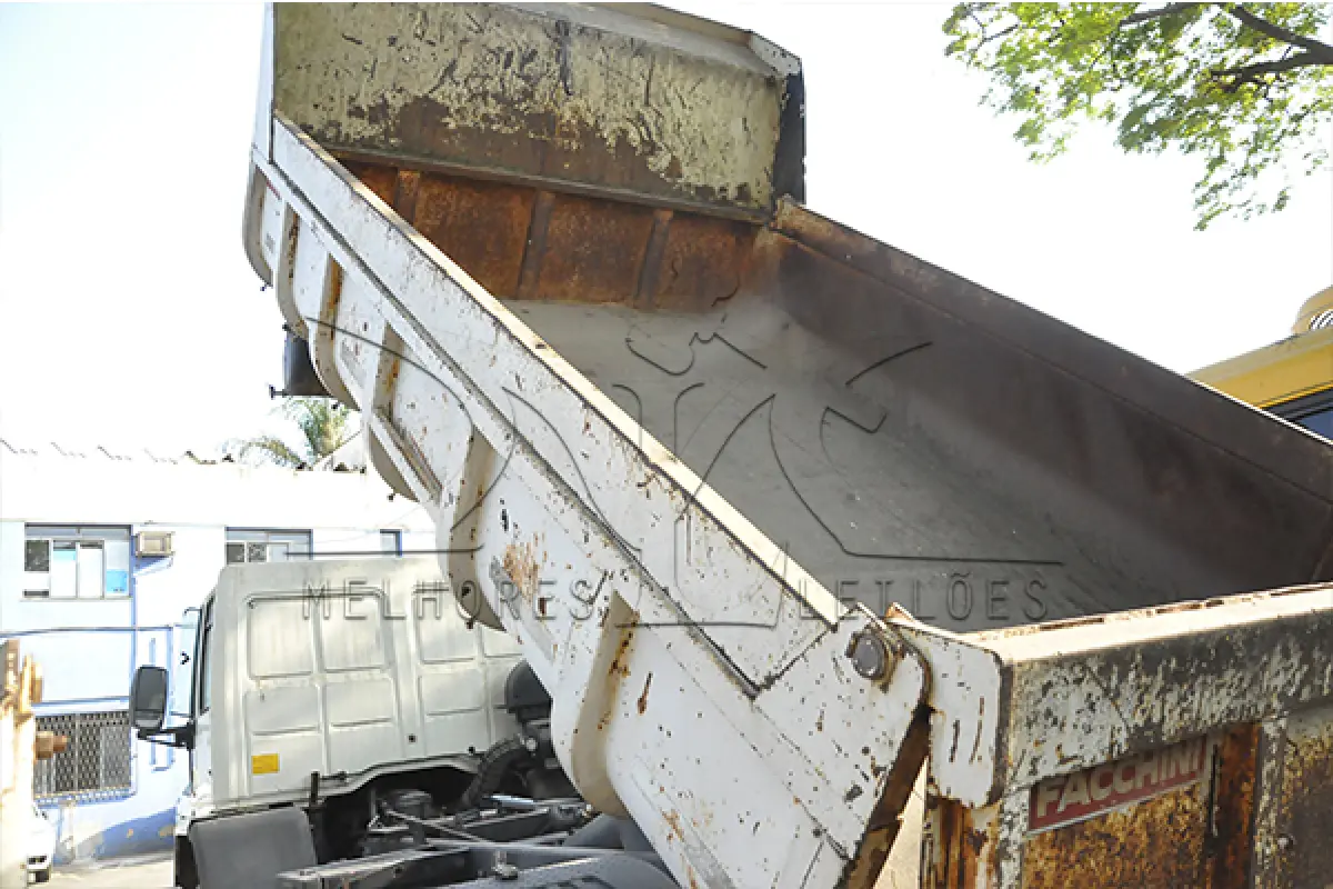 LOTE 014 - IVECO EUROCARGO 170E22 - ANO 2010 2011 - PLACA HLF-5223