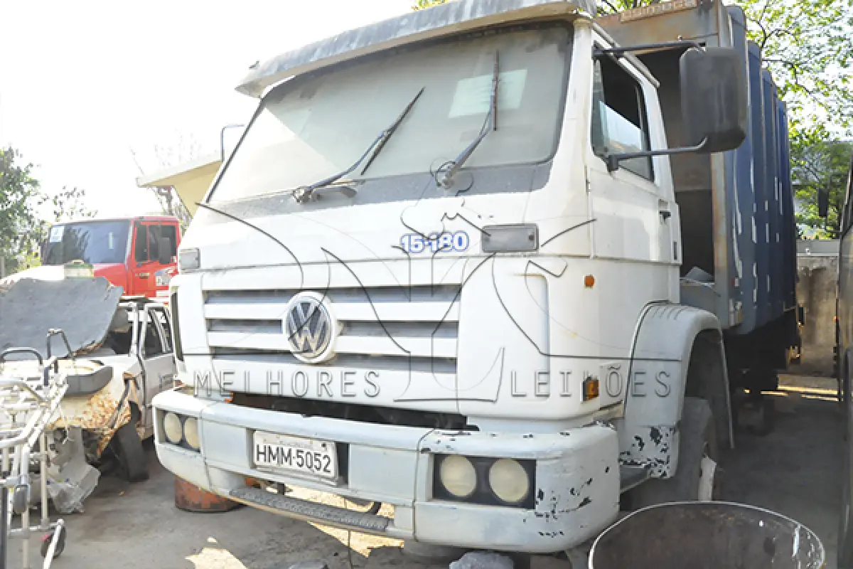 LOTE 018 - VW 15.180 - ANO 2000 2000 - PLACA HMM-5052