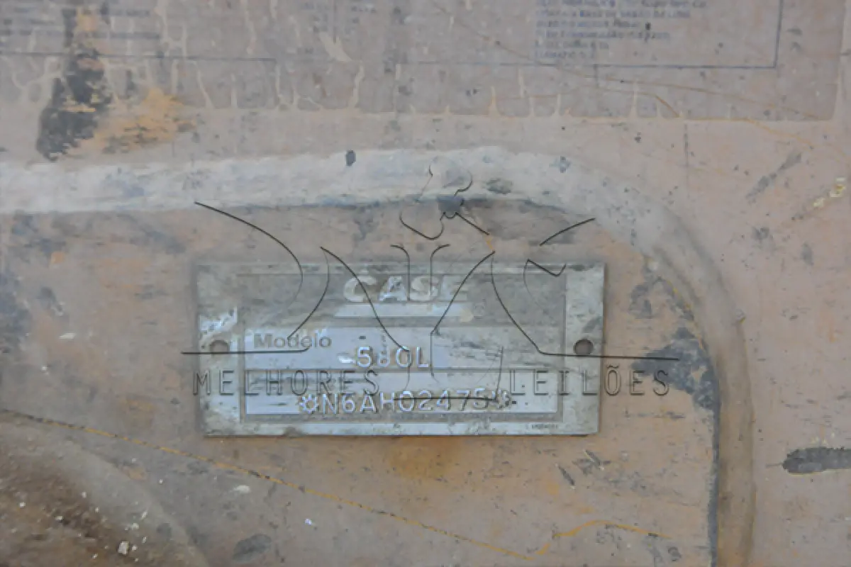 LOTE 010 - RETRO CASE 580 L - ANO 1997