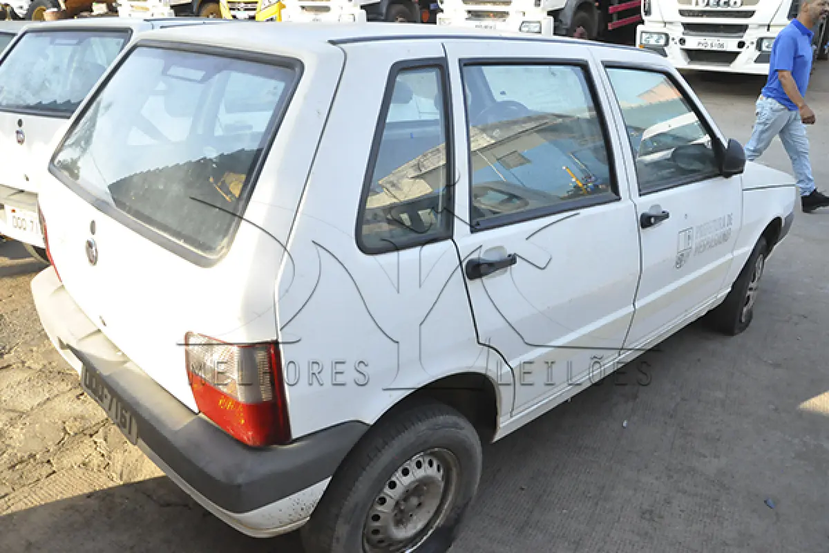 LOTE 001 - FIAT UNO MILLE ECONOMY - ANO 2013 2013 - PLACA OQQ-7161
