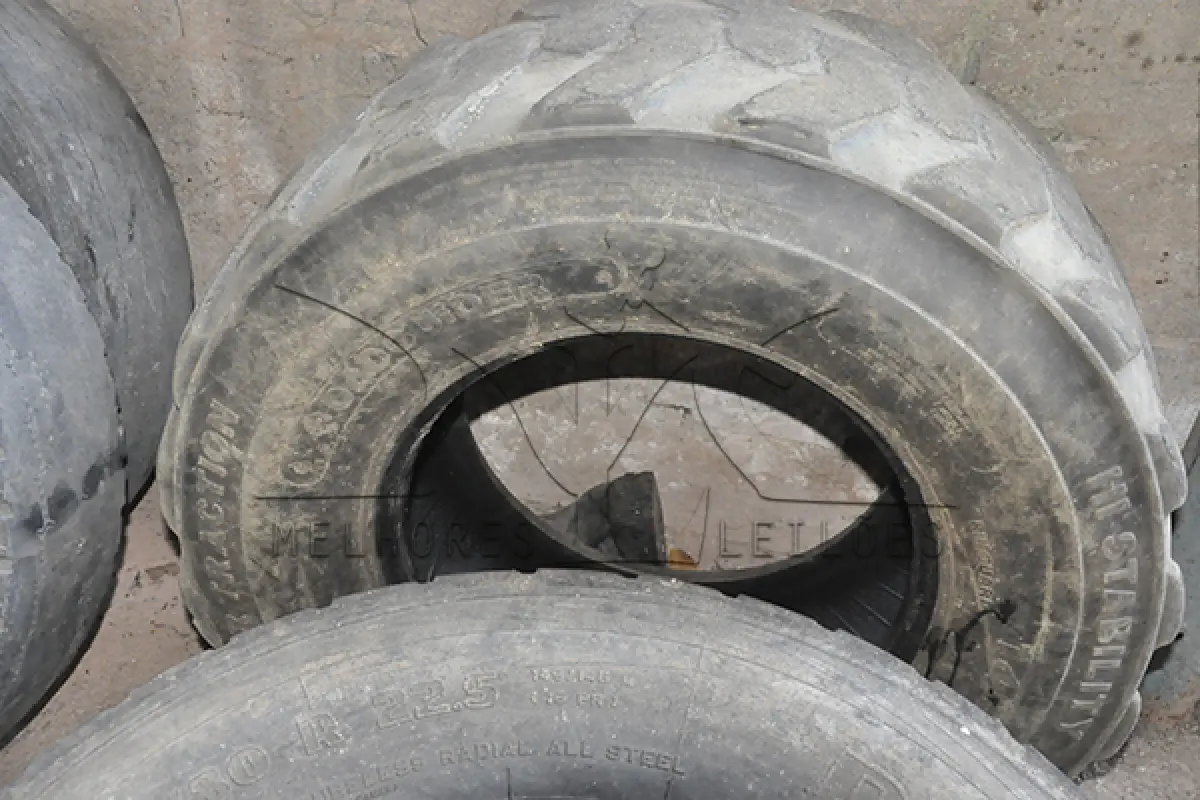 LOTE 012 - SUCATAS PNEUS - DIVERSOS MODELOS DE PNEUS