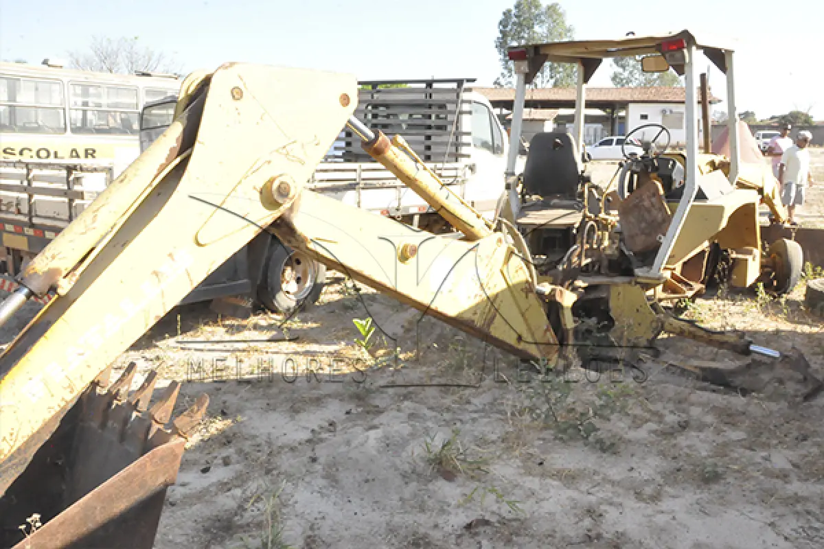 LOTE 040 - SUCATA RETRO ESCAVADEIRA FIATALLIS FB80