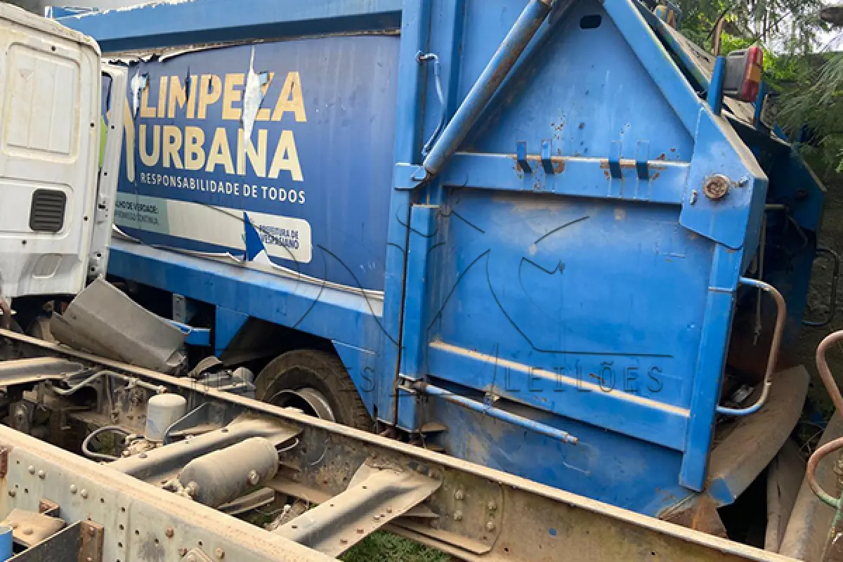 LOTE 017 - IVECO TECTOR 170E21 - ANO 2016 2017 - PLACA PYD-5028