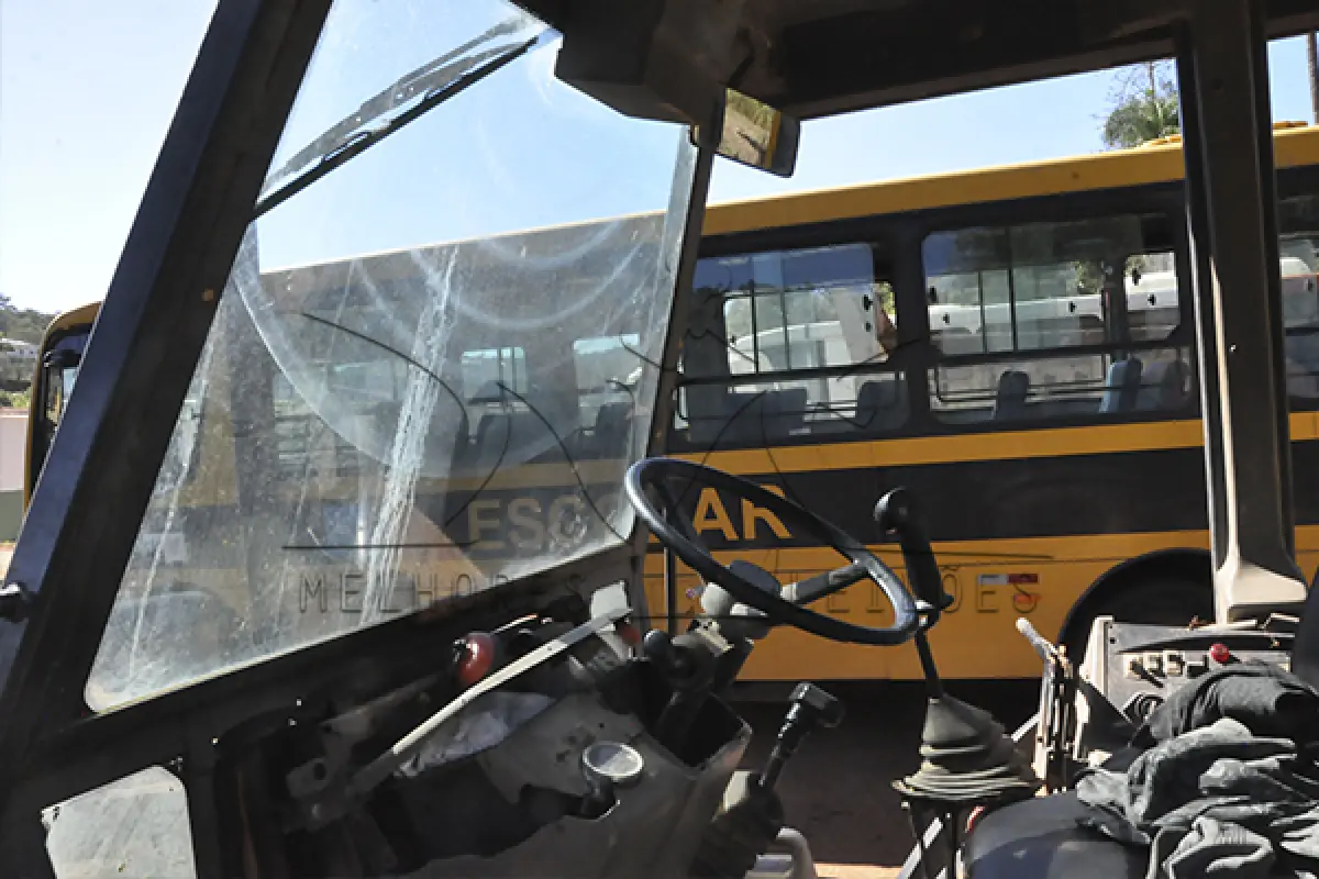 LOTE 010 - RETRO CASE 580 L - ANO 1997