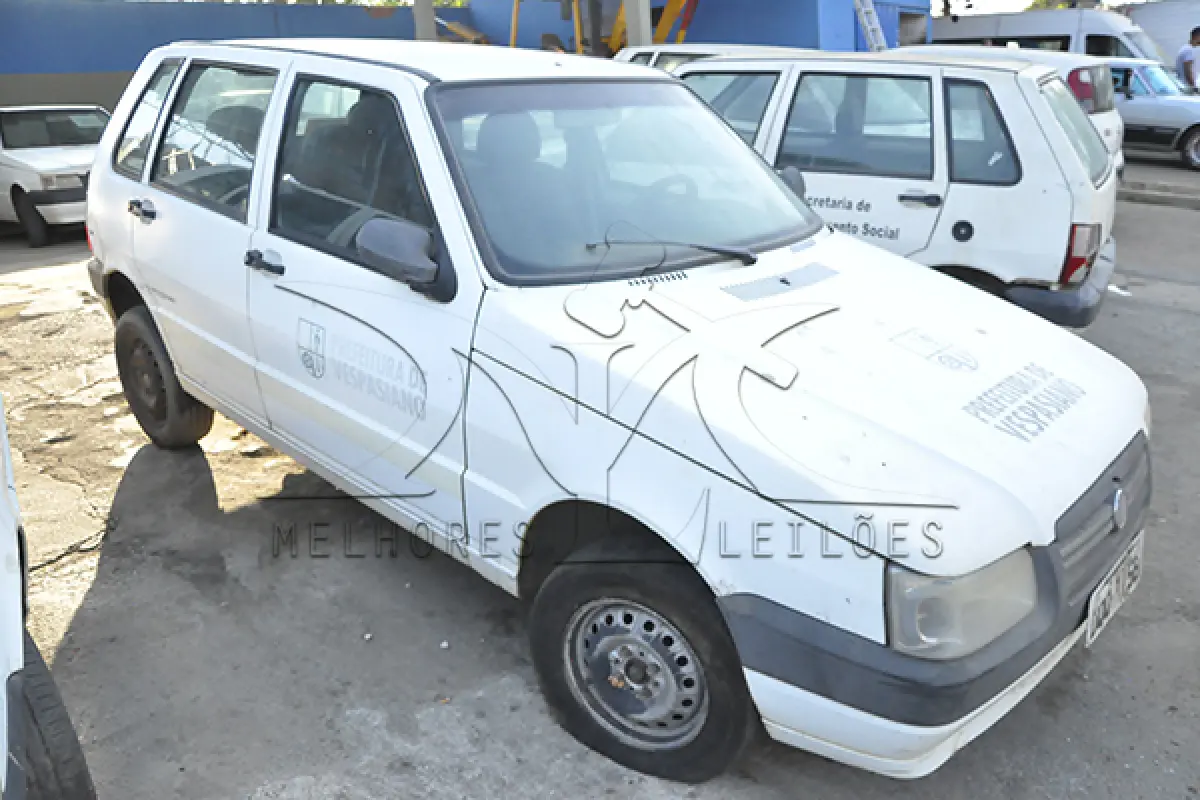 LOTE 002 - FIAT UNO MILLE ECONOMY - ANO 2013 2013 - PLACA OQQ-7156