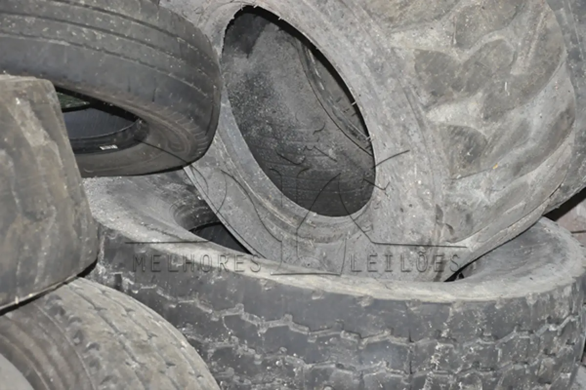 LOTE 012 - SUCATAS PNEUS - DIVERSOS MODELOS DE PNEUS