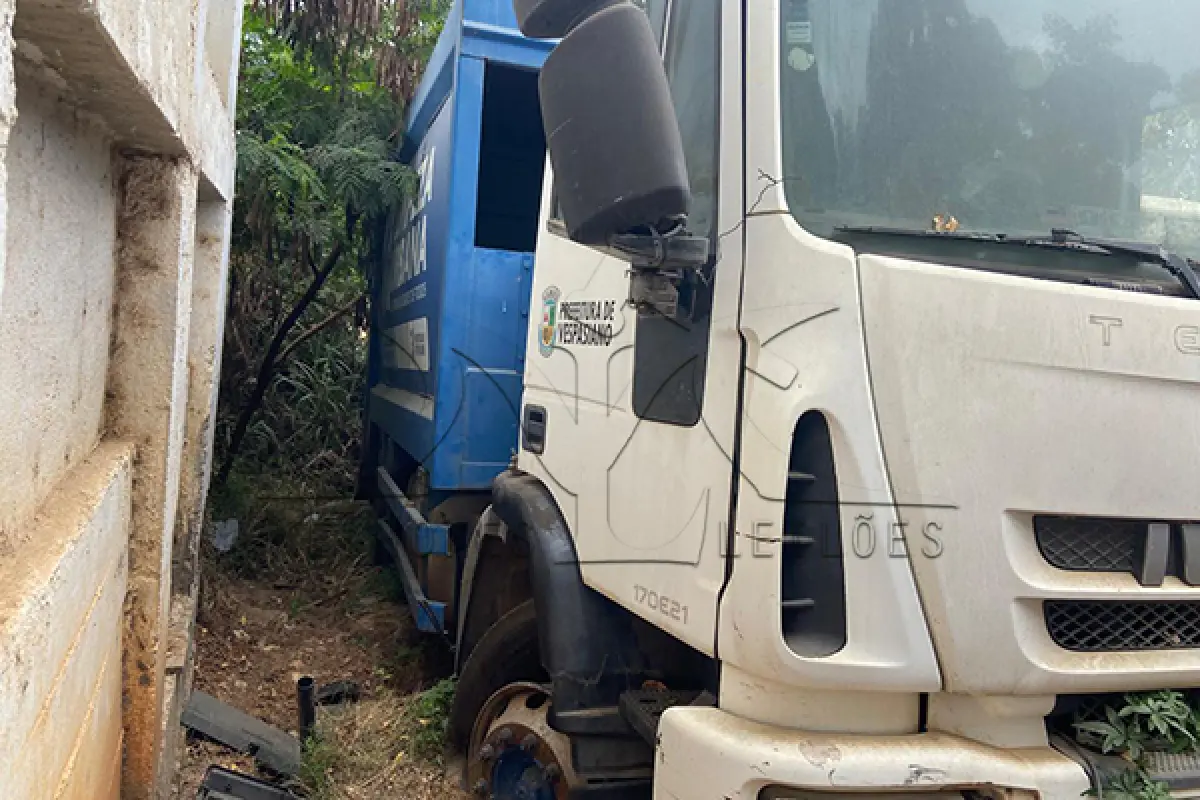 LOTE 015 - IVECO TECTOR 170E21 - ANO 2016 2017 - PLACA PYD-5036