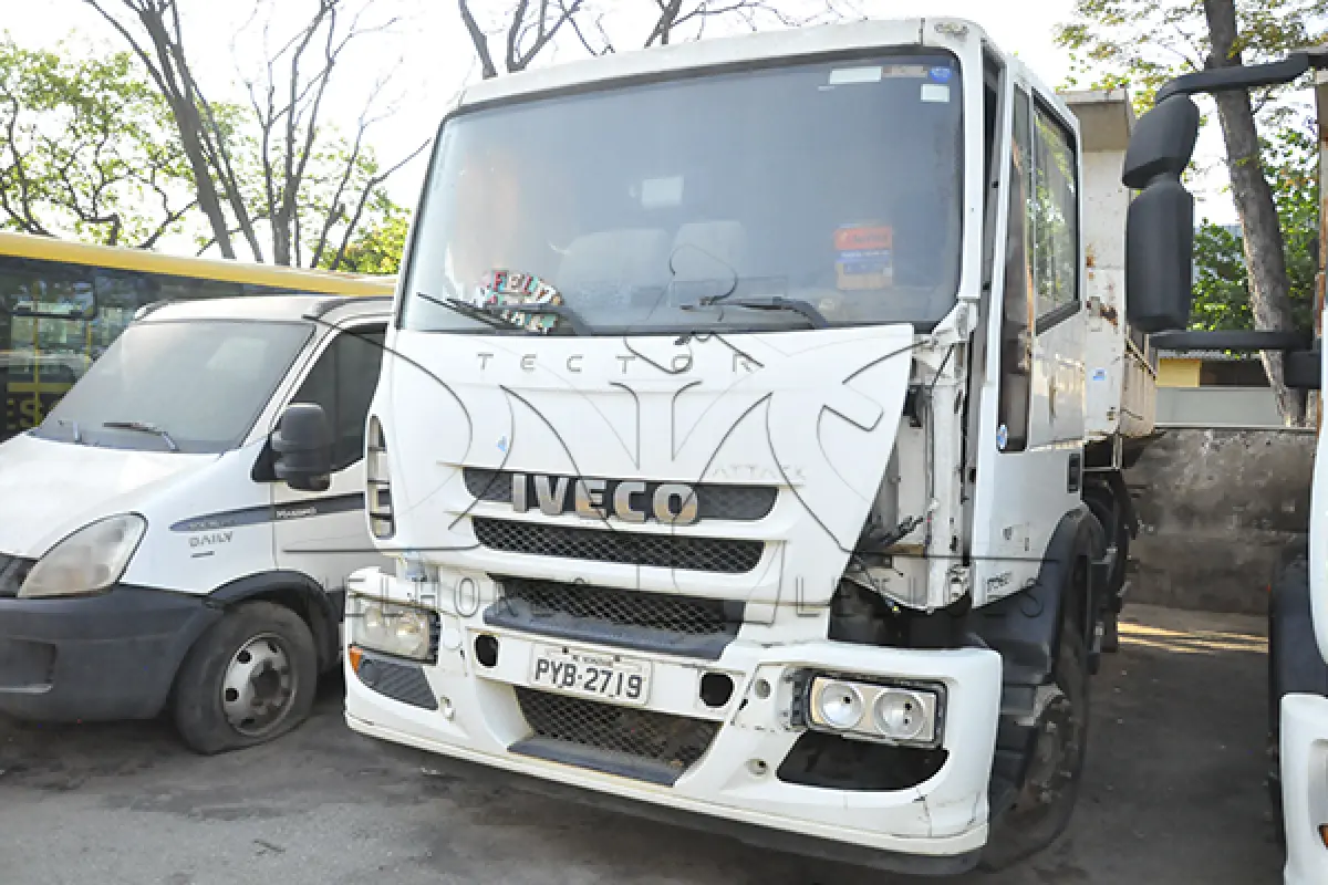 LOTE 013 - IVECO TECTOR 170E21 - ANO 2016 2017 - PLACA PYB-2719