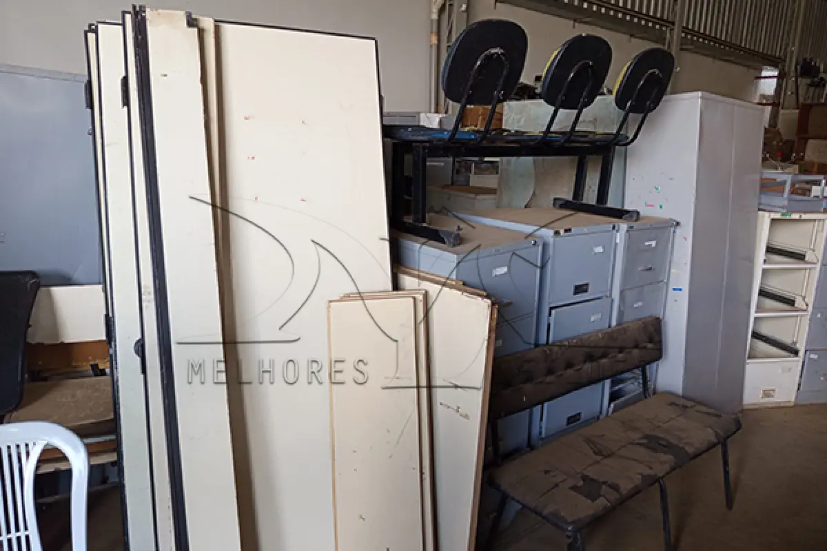 LOTE 005 - Composto por arquivos de aço, cadeiras, aparelhos eletrônicos; tais como computadores, impressoras e etc.