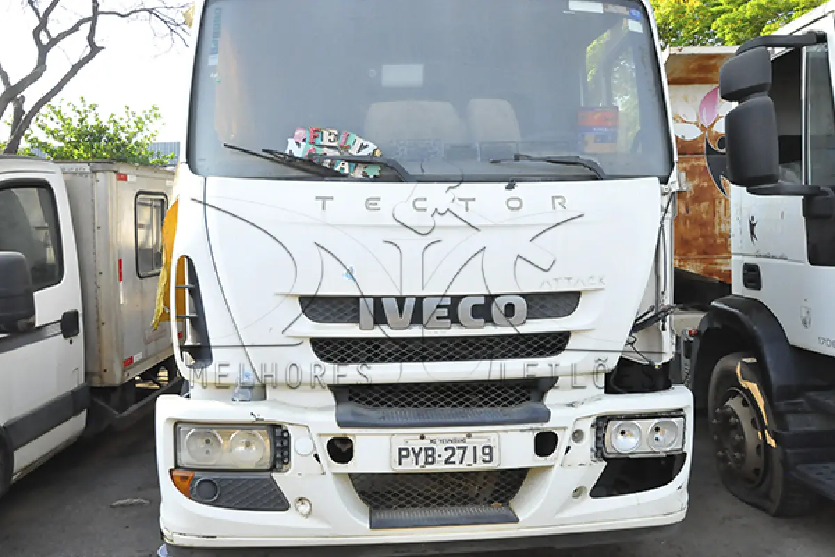 LOTE 013 - IVECO TECTOR 170E21 - ANO 2016 2017 - PLACA PYB-2719