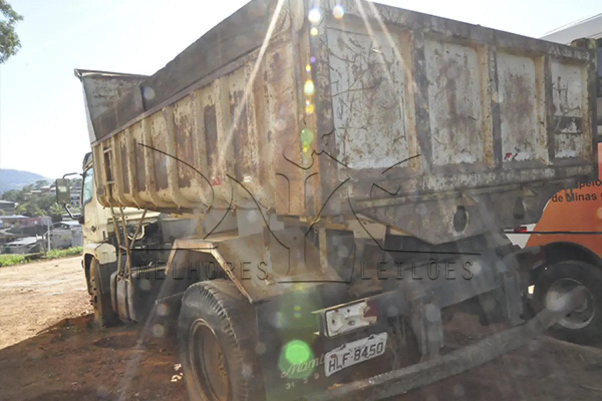 LOTE 009 - IVECO VERTIS 130V18 - ANO 2011 2012 - PLACA HLF-8450