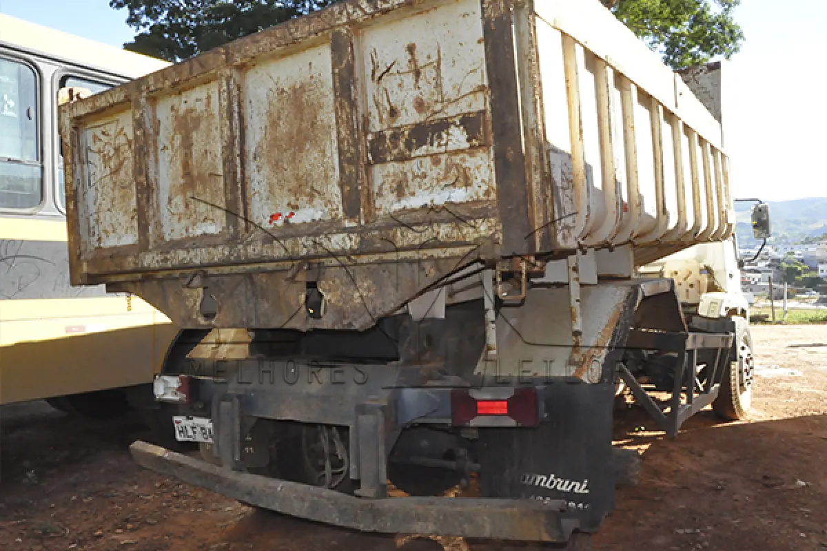 LOTE 009 - IVECO VERTIS 130V18 - ANO 2011 2012 - PLACA HLF-8450