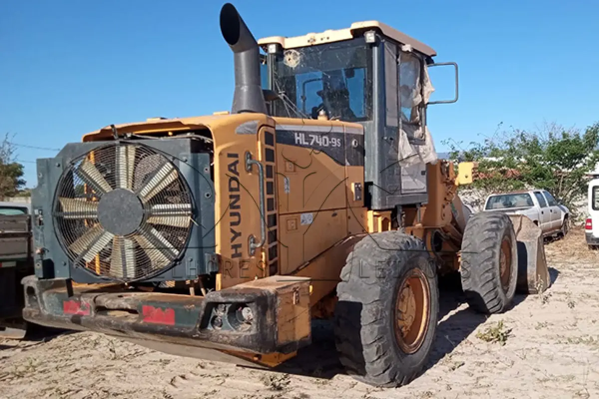 LOTE 050 - PA CARREGADEIRA HYUNDAI HL 740-9S - ANO 2013