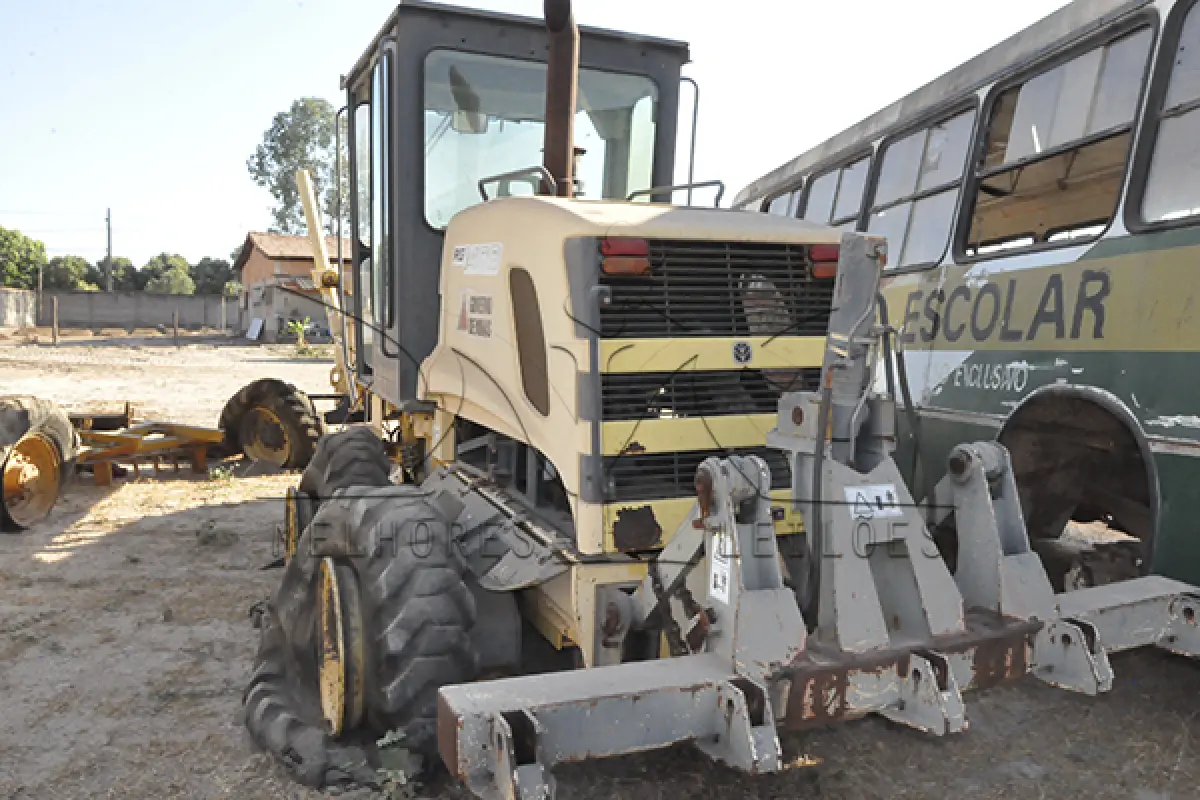 LOTE 043 - SUCATA - PATROL NEW HOLLAND RG1408