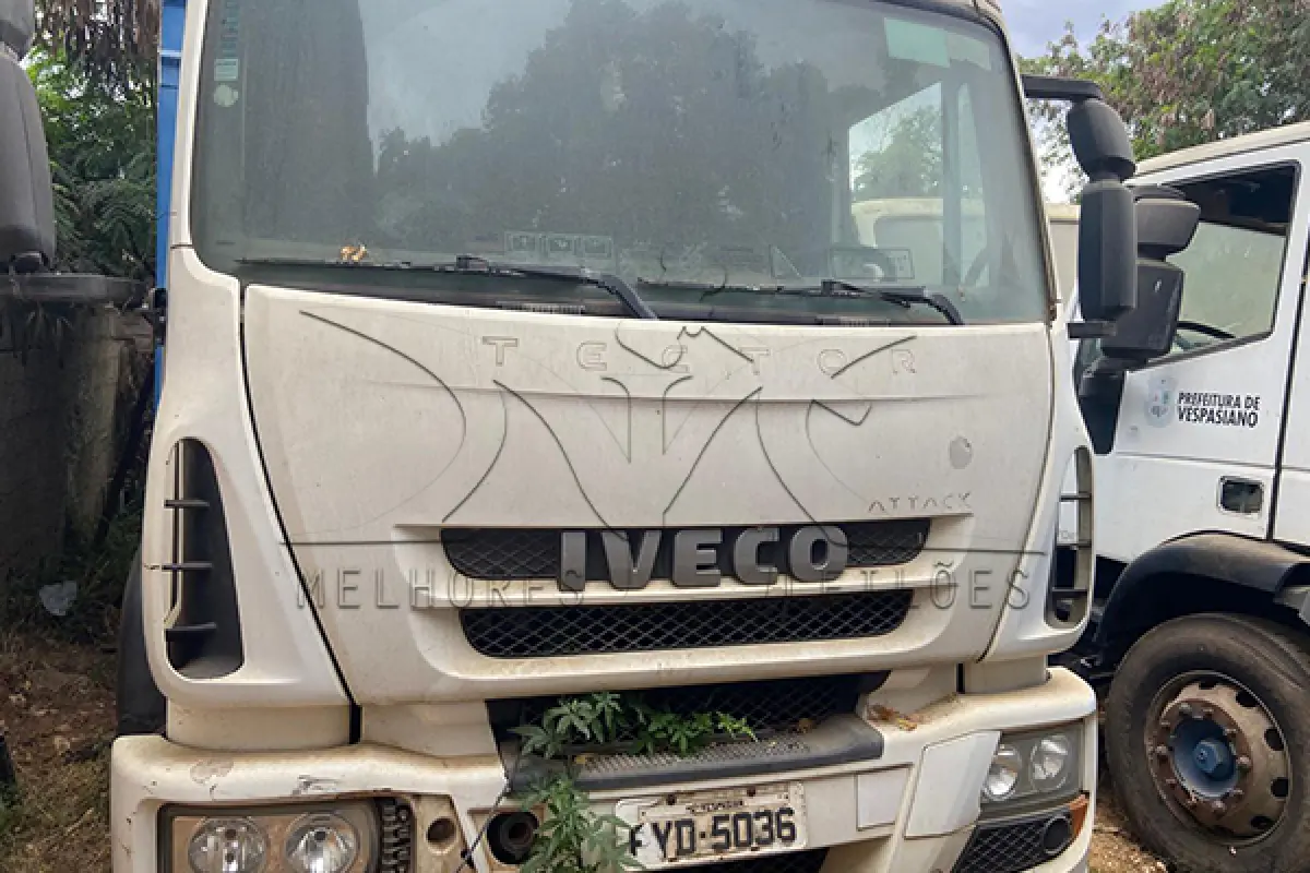 LOTE 015 - IVECO TECTOR 170E21 - ANO 2016 2017 - PLACA PYD-5036