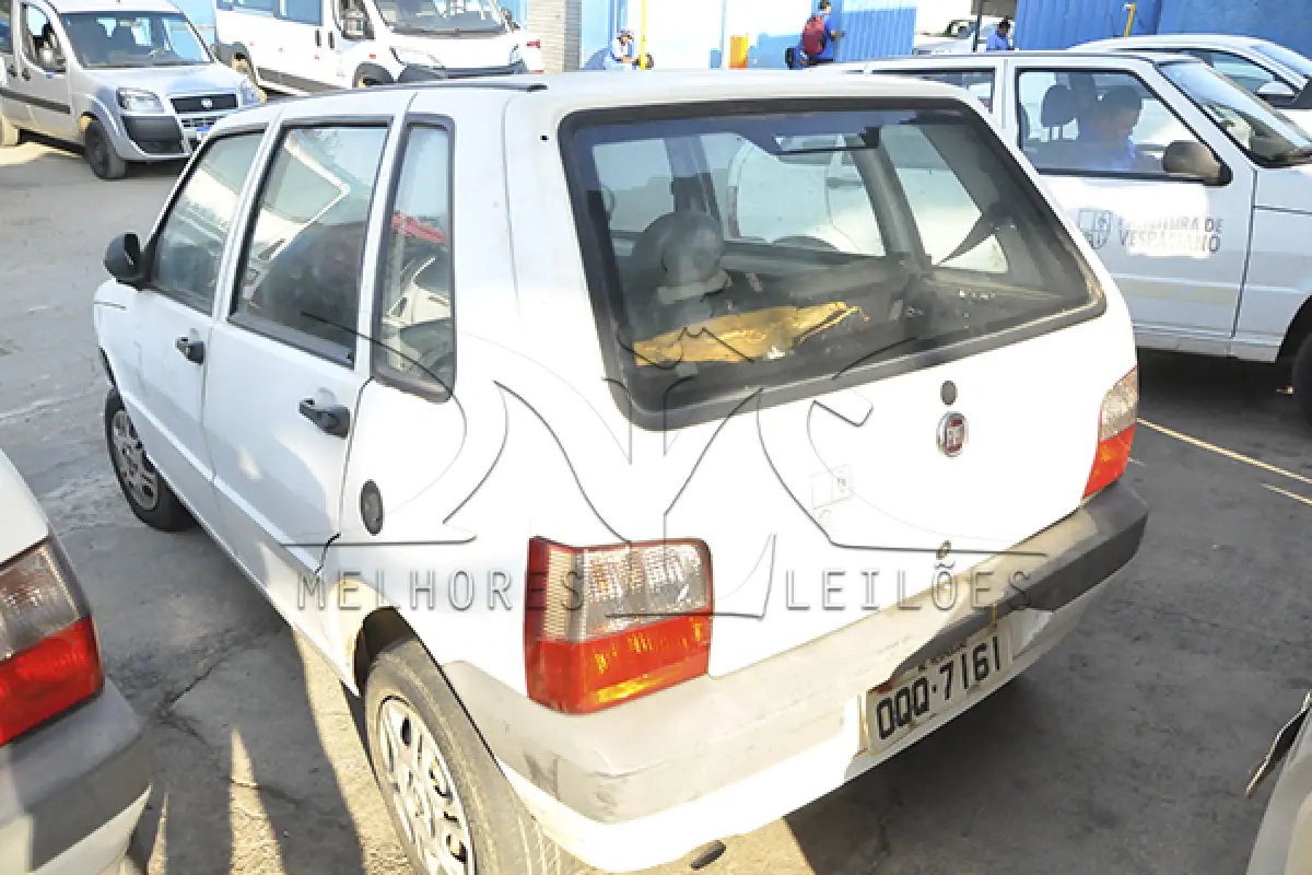 LOTE 001 - FIAT UNO MILLE ECONOMY - ANO 2013 2013 - PLACA OQQ-7161