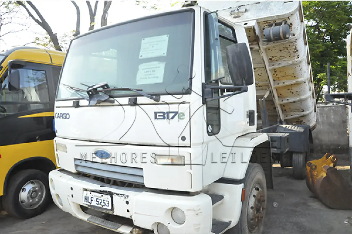 LOTE 014 - IVECO EUROCARGO 170E22 - ANO 2010 2011 - PLACA HLF-5223