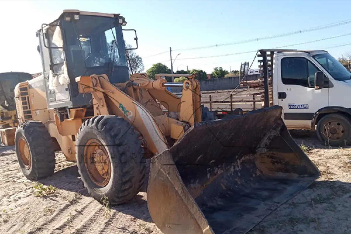 LOTE 050 - PA CARREGADEIRA HYUNDAI HL 740-9S - ANO 2013