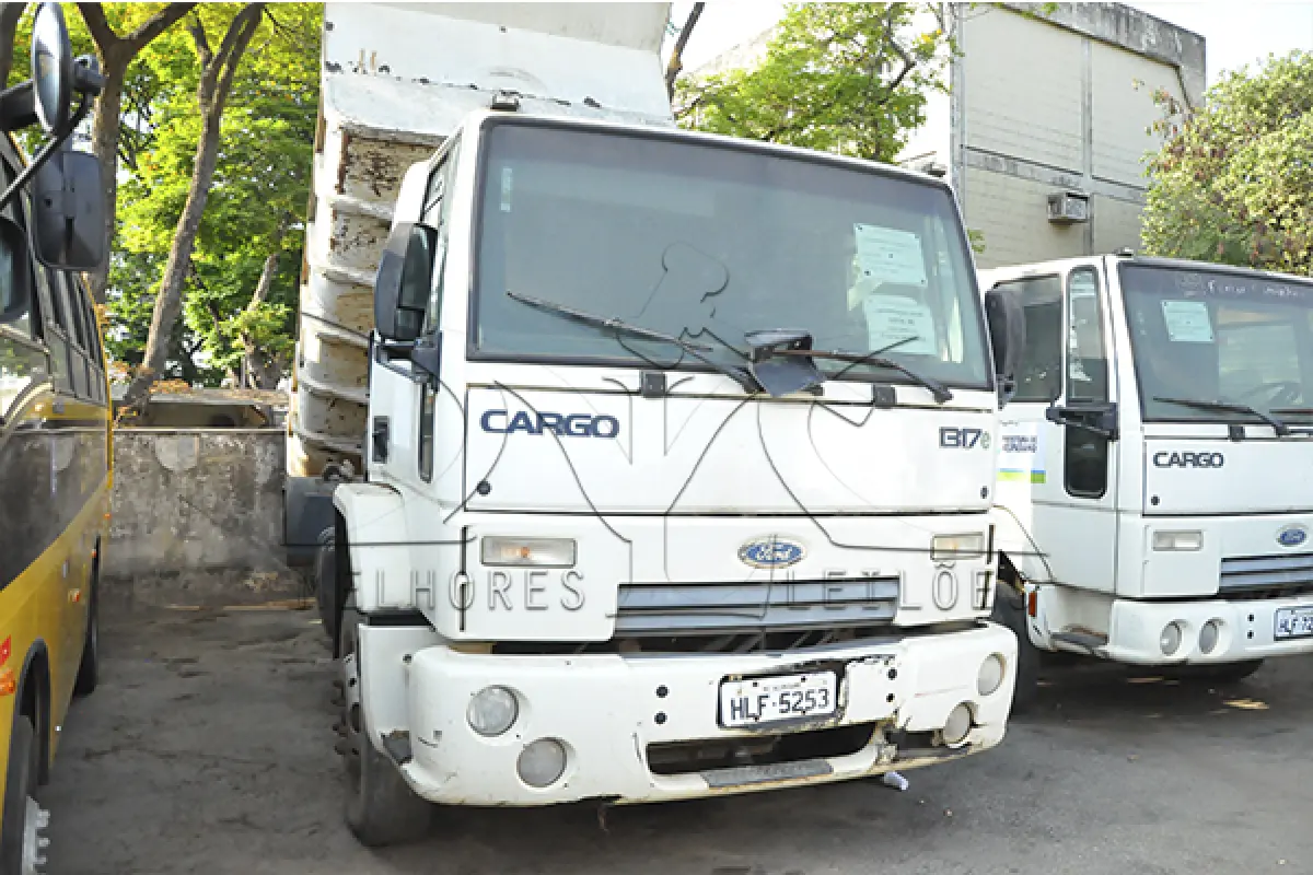 LOTE 014 - IVECO EUROCARGO 170E22 - ANO 2010 2011 - PLACA HLF-5223