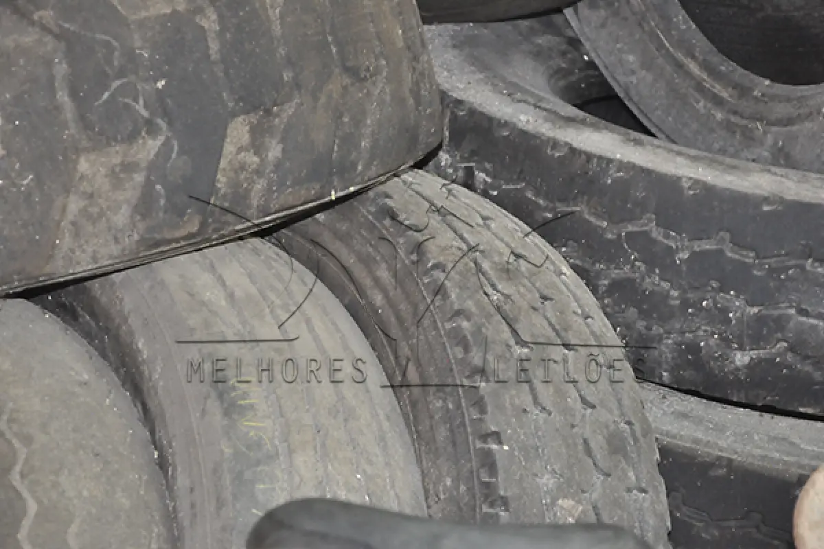 LOTE 012 - SUCATAS PNEUS - DIVERSOS MODELOS DE PNEUS