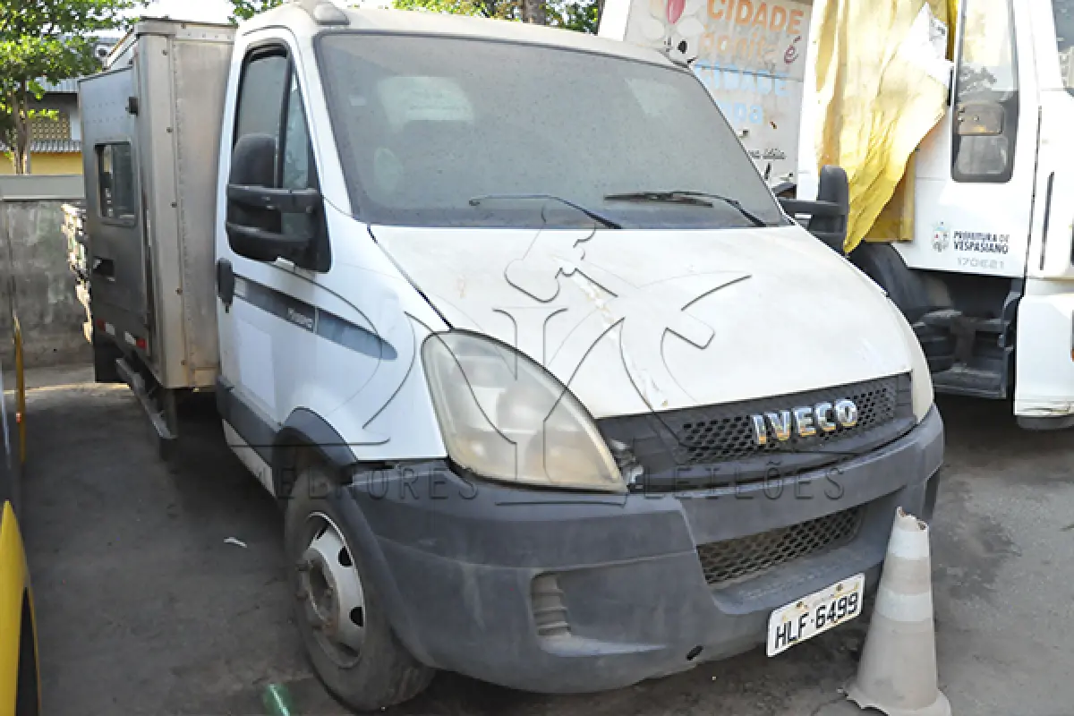 LOTE 012 - IVECO DAILY 70C16HDCS - ANO 2010 2011 - PLACA HLF-6499