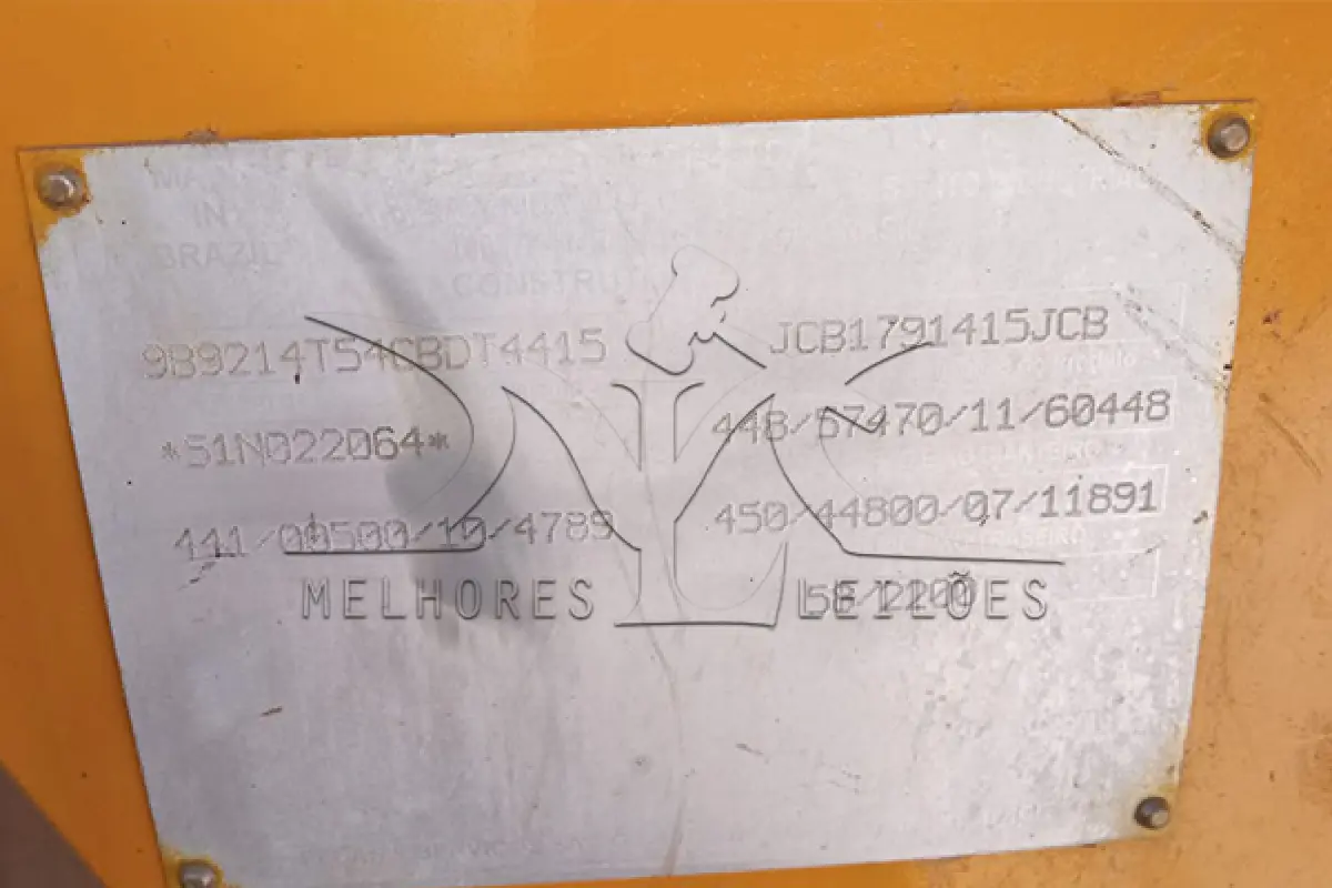 LOTE 051 - RETRO ESCAVADEIRA JCB 4X4 - ANO 2015