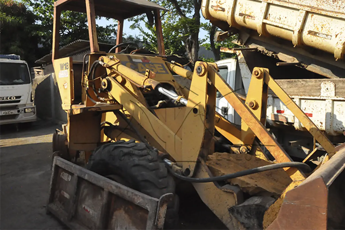 LOTE 022 - SUCATA - MAQUINA CASE W18 - CHASSI IHF0014751