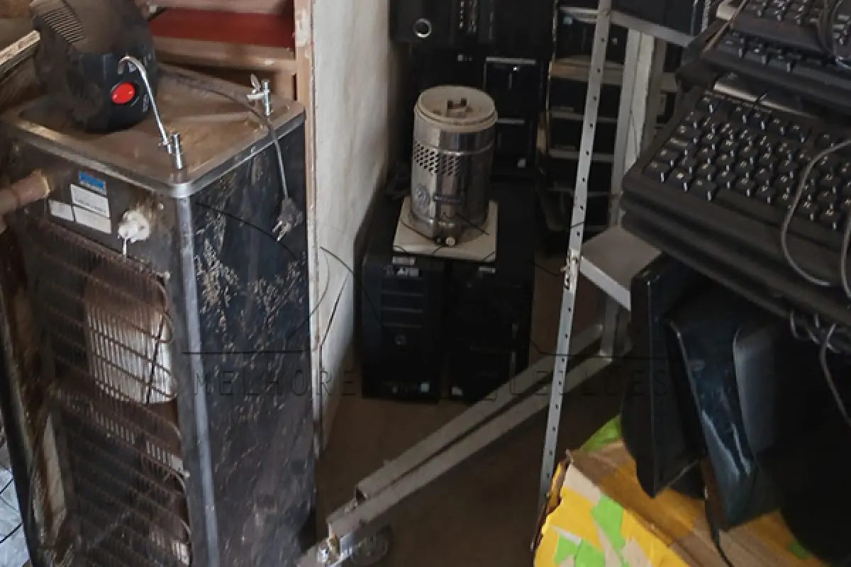LOTE 004 - Composto por equipamentos eletrônicos; computadores, HDs, maquinas de xerox entre outros.