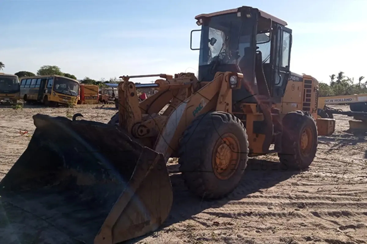 LOTE 050 - PA CARREGADEIRA HYUNDAI HL 740-9S - ANO 2013