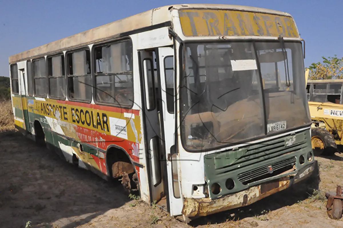 LOTE 038 - M.BENZ OF 1318 - ANO 1996 1996 - PLACA LBB-6142